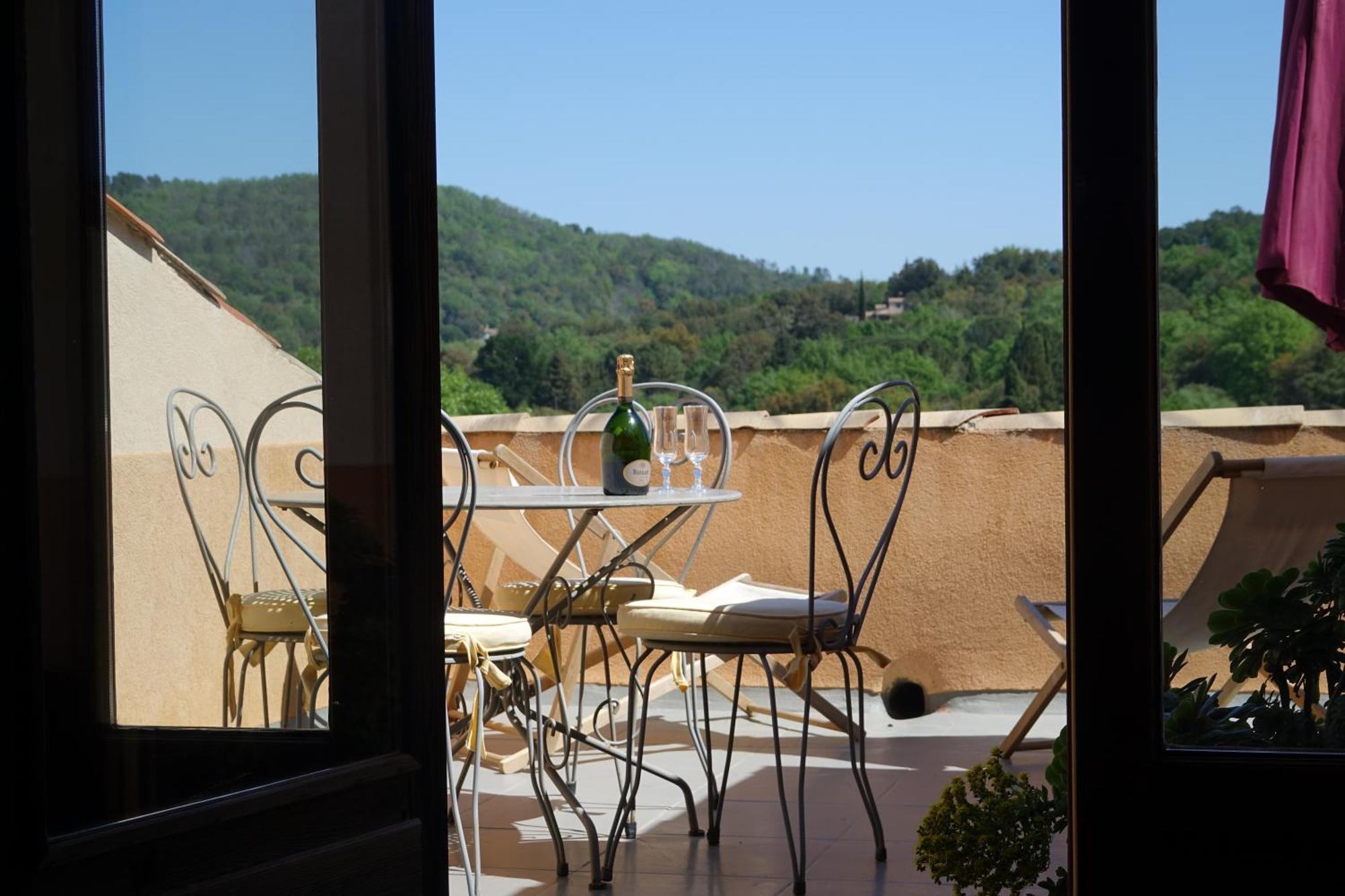 Résidence Hôtelière La Sarrazine La Garde-Freinet Exterior foto